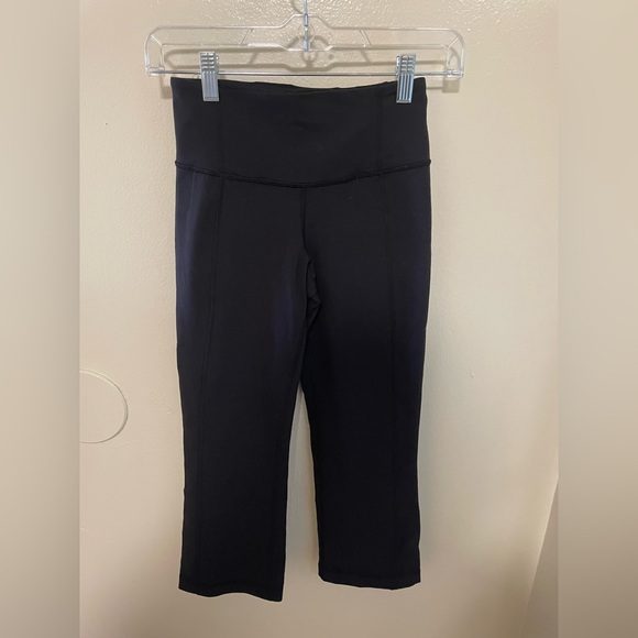 lululemon athletica Pants - ✨Lululemon Crop Capri Leggings Gather & Crow Split Leg Size 2